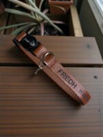 Coleira anti enforcamento para gatos couro personalizada Coffee - Imagem 2